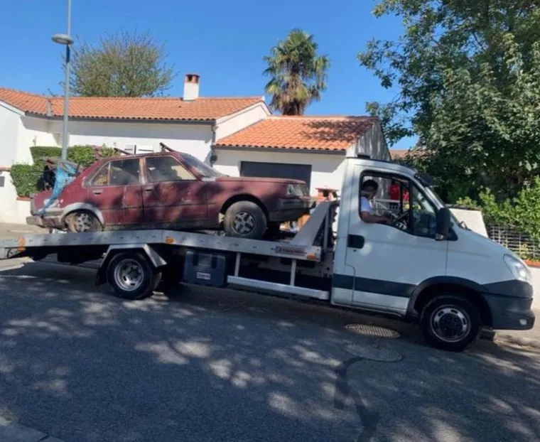 Épaves de voiture et autres carcasses métalliques sur terrain privé, Colomiers, L.L Motors 31