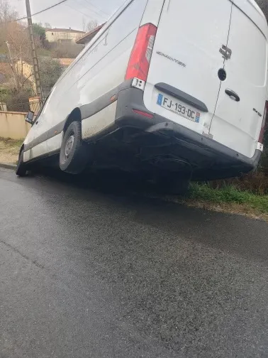 Remorquage d'un véhicule dans un fossé à Cornebarrieu , Colomiers, L.L Motors 31